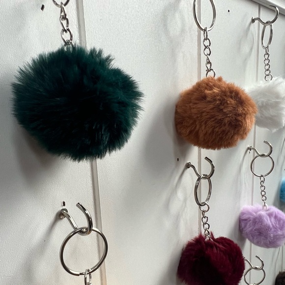 (1) Fluffy Pom Keychain - Picture 3 of 10